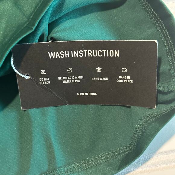 AVANOVA Emerald Green women’s Satin Wrap Blouse Sleeveless V Neck Top Medium NWT - Picture 7 of 8